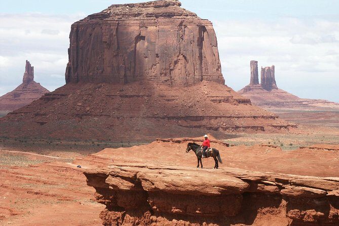 Monument Valley/Navajo Indian Reservation from Sedona/Flagstaff - 17 miles of close-up views: where the photos actually happen